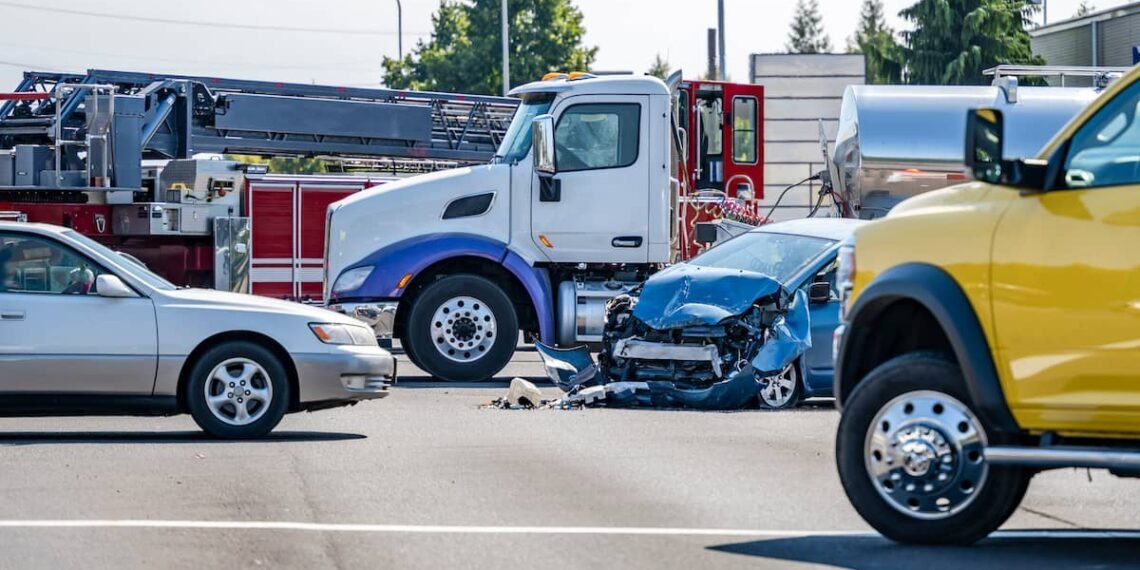 How Truck Accident Lawyers Investigate Big Rig Collisions